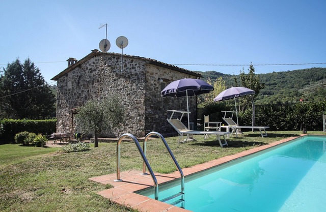 Rustic renovated, with every modern comfort, private pool and garden