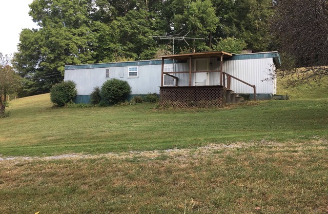 Rustic Retreat Space on Farm Setting 10 Minutes from LMU