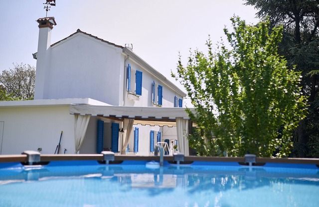 Rustic villa with huge garden and swimming pool