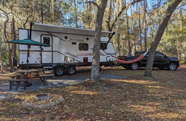 RV/Camper Space with Lake view, Free 🅿arking, *Pet welcome*n