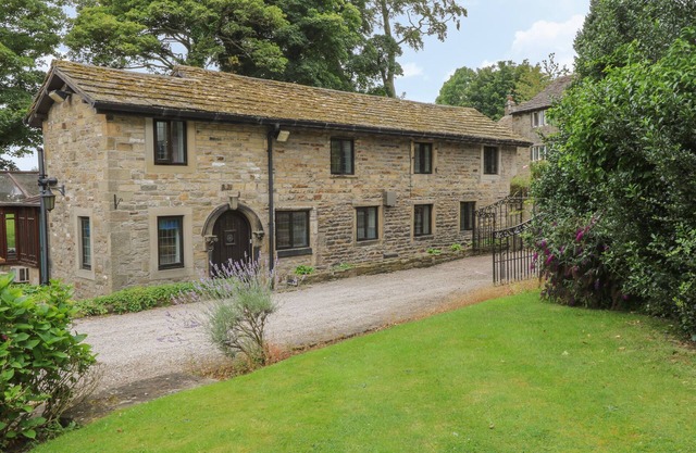 RYECROFT BARN, pet friendly in Cross Hills