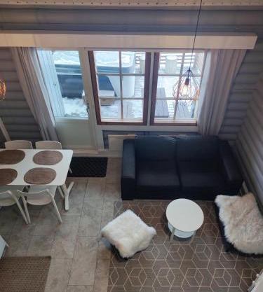 Söpö mökki Himoksella palveluiden vieressä