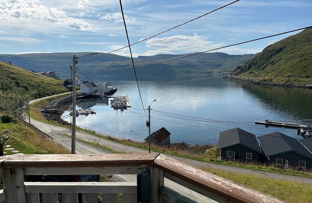 Sørøya: Skipper view Akkarfjord, 210m from pub, diner and quay. Sørøya along the coast!