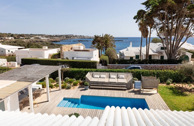 Sa Blava - Four Bedroom Villa, Sleeps 8