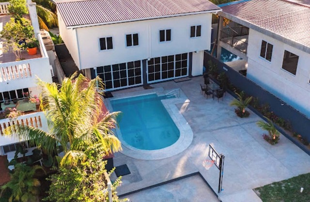 Sabas Beach House in Surf City