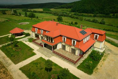 Saciova Hills