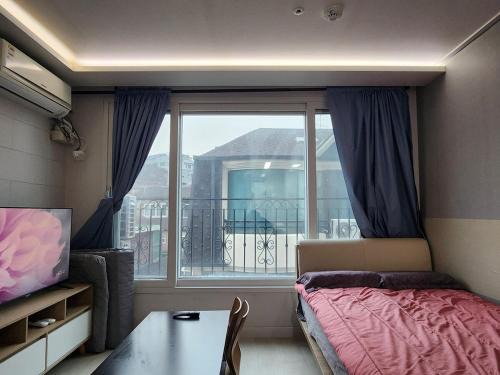 Sadang Station Double and Single studios