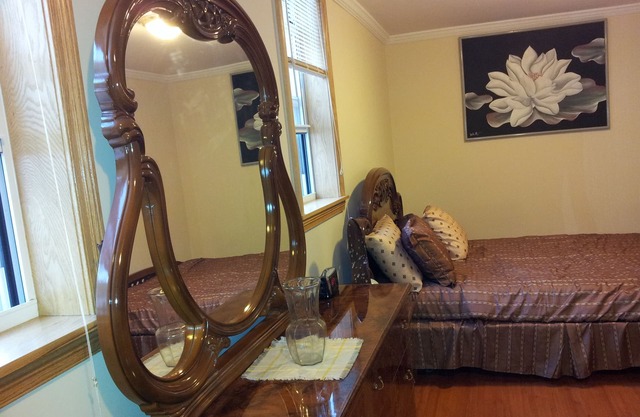 SAFE, CLEAN Apartment. Close to Manhattan, Shops, Restaurants, PARKING+WIFI
