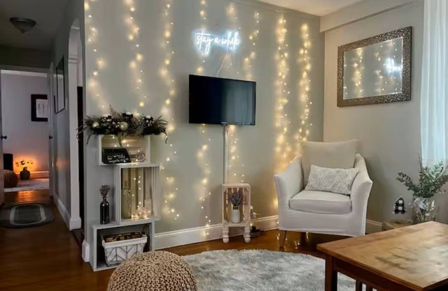 Safe Neighborhood w/Parking Walk to pubs, shops, cafes & train; 25mins to NYC