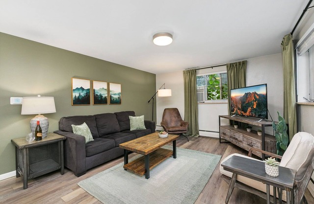 Sage Suite | Calm & Earthy Stay Near Old Town