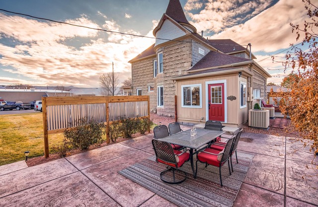 Sagebrush I: Patio Seating, BBQ Grill & Firepit!
