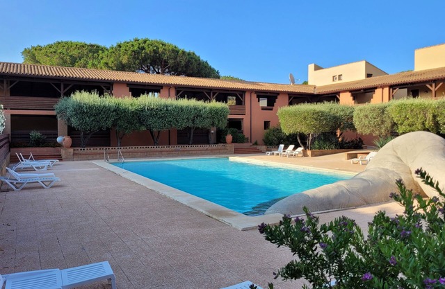 SAINT-CYPRIEN T2 40 m2 5 PERS - SUPERB GOLF VIEW, 900m SEA, SWIMMINGPOOL