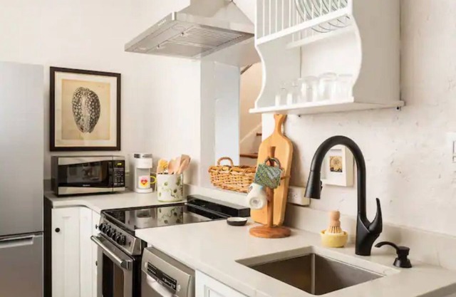 Saint Davids Cottage: Walk to Train, Main Street in the heart of Manayunk