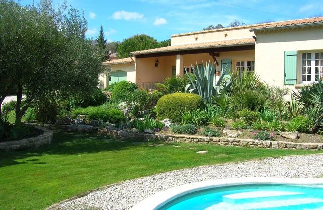 Saint Mediers: Provencal villa with private pool near UZES