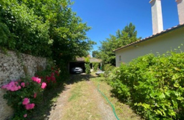 Saint-Julien-de-Concelles House