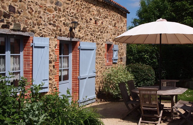 Saint Prouant: Country Cottage/Gite - Saint prouant