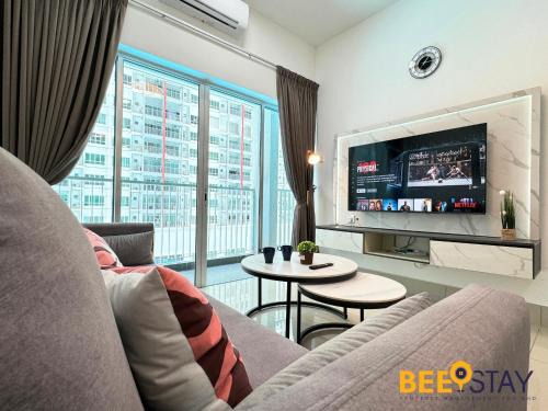 Salak Selatan Pool View with Wifi & Netflix 4PAX