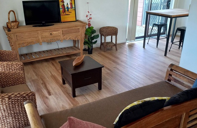 Sale CBD Villa, In the Heart of Sale