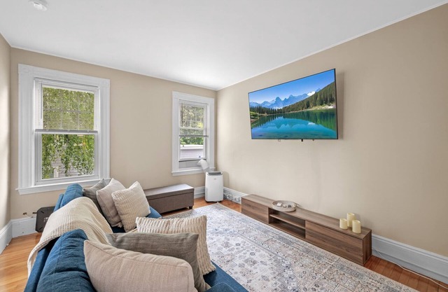 Salem 3BDR w/ Gameroom+Balcony+Parking