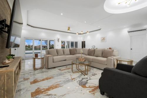 Salina Breeze Sea View Villa & Rooftop by Bocobay