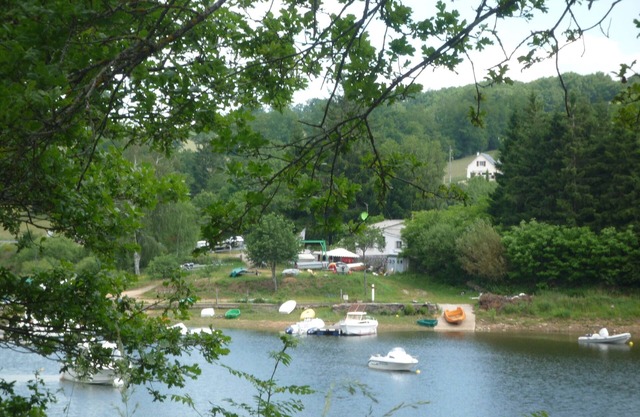 Salles-curan house with terrace and enclosed garden 100m away. pareloup lake