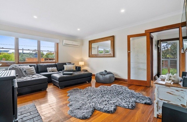 'Salt and Sand" Beach House, 10 min to Airport