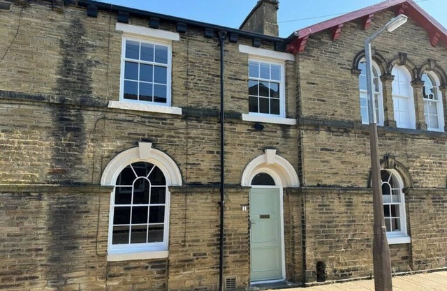Saltaire retreat, Grade 2 listed 3 bed House