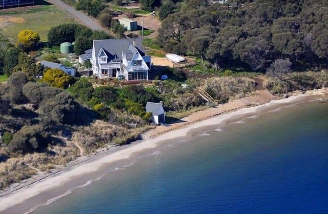 SALTCOTES BEACH HOUSE TASMANIA