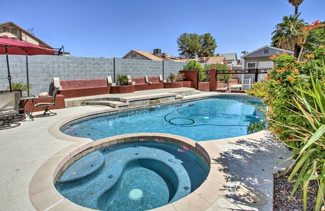 Saltwater Pool & Hot Tub: Glendale Oasis