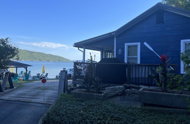 Salty Dog QKA waterfront cottage