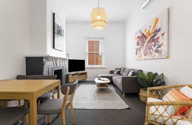 Salty Pines - Large 3BR Glenelg South