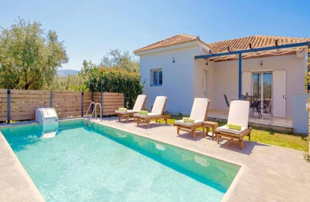 Salvia - 2 Bedroom villa with Private Pool and Garden view