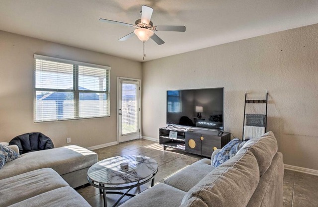 San Antonio Home with Yard about 8 Mi to Lackland!