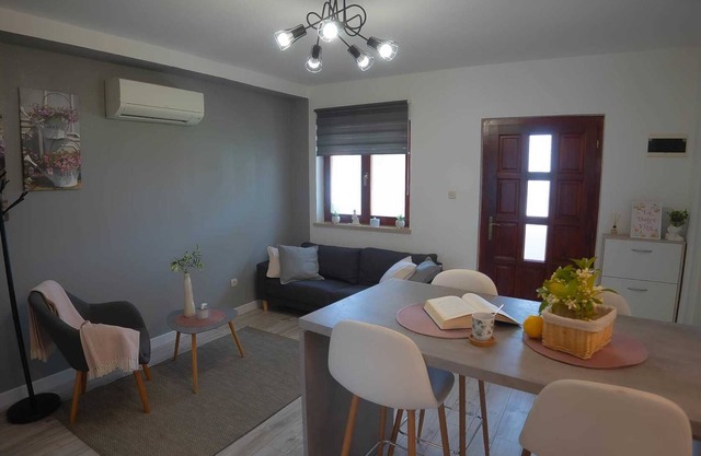 SAN FRANCESCO Two-Bedroom Apartment with Seaview (Corinne)