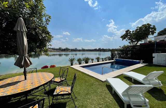 San Gil Golf Club, Beautiful Lake House, pool, kayaks, bicycles