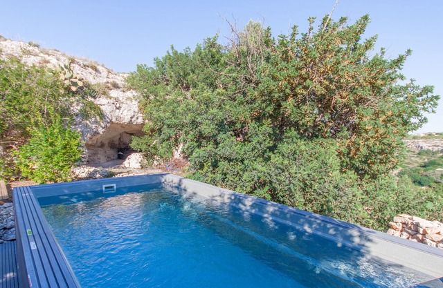 San Martin wonderful Pool & Spa Villa, San Pawl Il Bahar, Malta