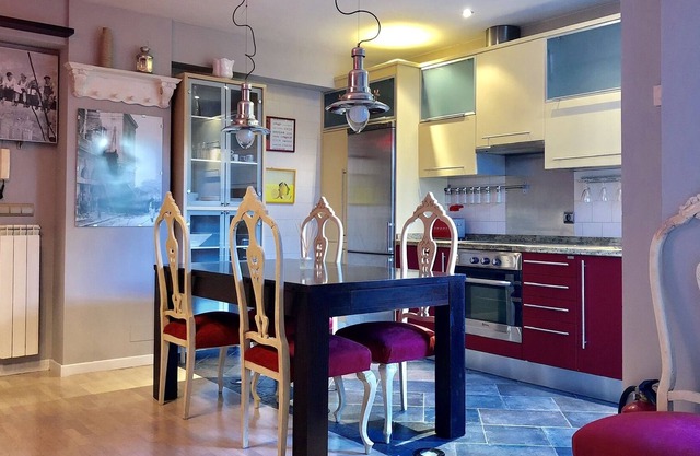 San Quirce apartment. Downtown + wifi + netflix. Fully renovated and decorated