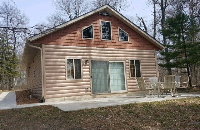 Sanborn Lake Cabin Rental (480 Sq Ft + Loft)