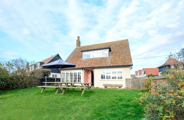 Sanctuary House - sleeps 10 guests in 6 bedrooms