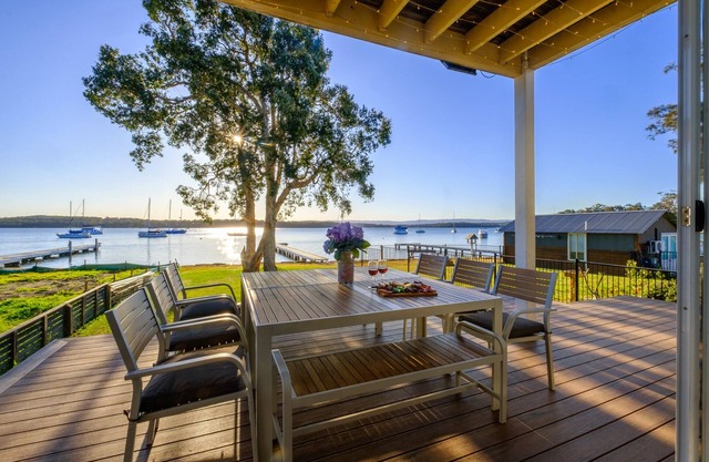 Sand Lake House- Absolute Waterfront Holiday Home at Lake Macquarie