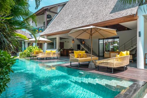 Sandara - Tropical Luxe 4BR Villa, 4 Minutes to Beach!