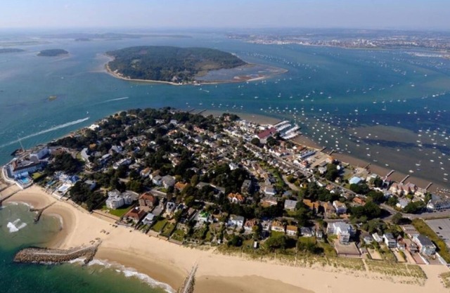 Sandbanks apartment. BeachWalk