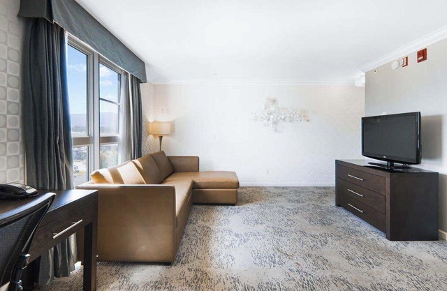 Sandman Hotel & Suites Kelowna