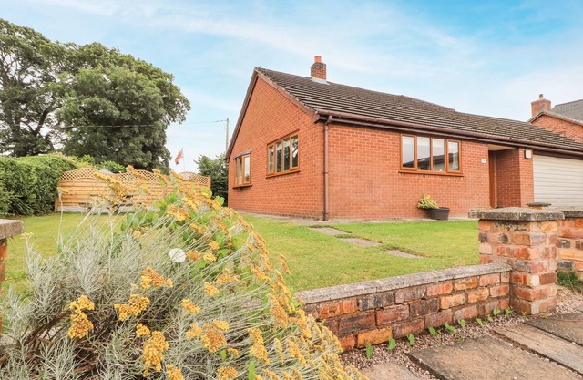 SANDMARTINS, pet friendly in Higher Kinnerton, Chester