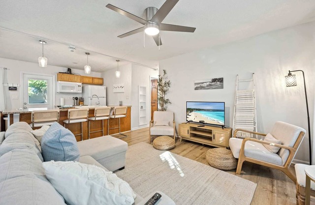 Sandpiper 𓇼 2BR/1BA Across From Beach!