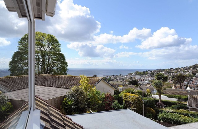 SANDPIPER, family friendly, country holiday cottage in Lyme Regis