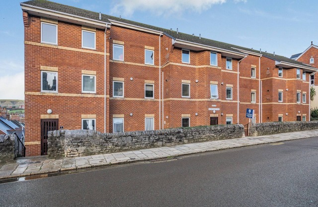 Sandringham Court Flat 4
