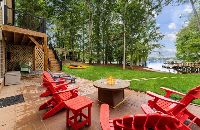 Sandy Beach, 2 King Suites, Game Rooms & Views!