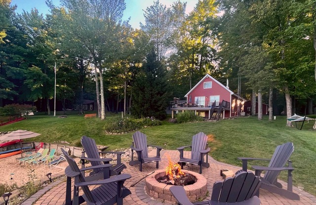 Sandy Beach Chalet with Fire-pit on the Lake