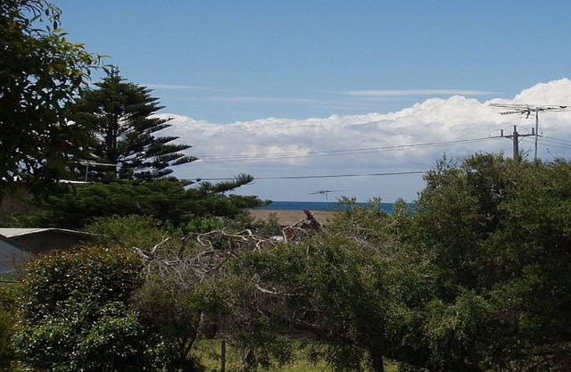 Sandy Escape - Cosy retreat with a short stroll to the beach.